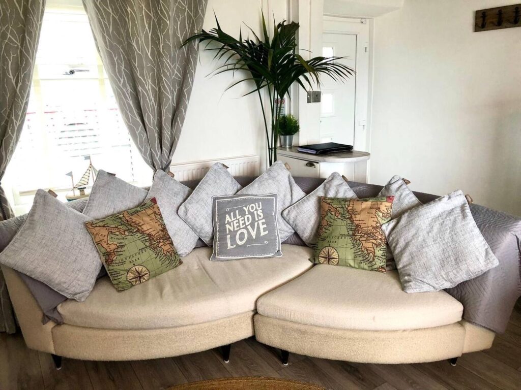 Conwy holiday cottage living room sofa