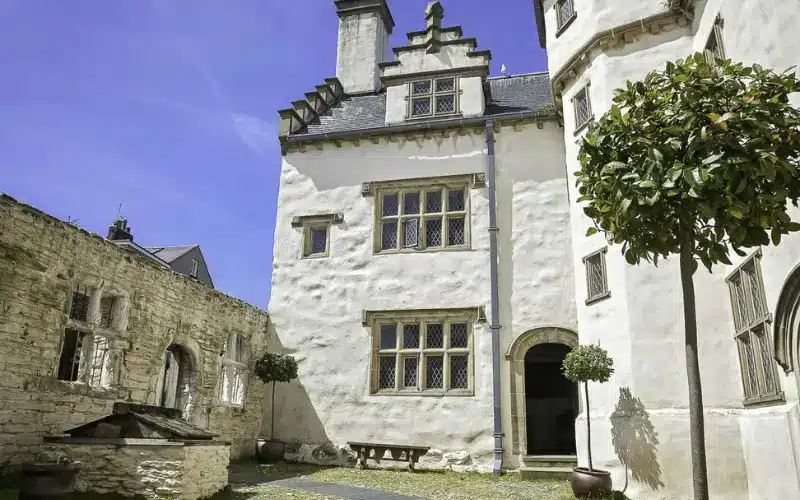 Plas Mawr Conwy attraction holiday home rental